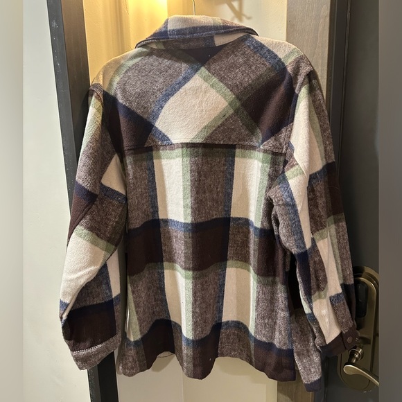 Shacket. - Picture 2 of 2